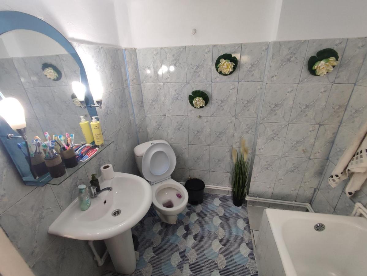 Central House Hotell Curtea de Argeş Eksteriør bilde