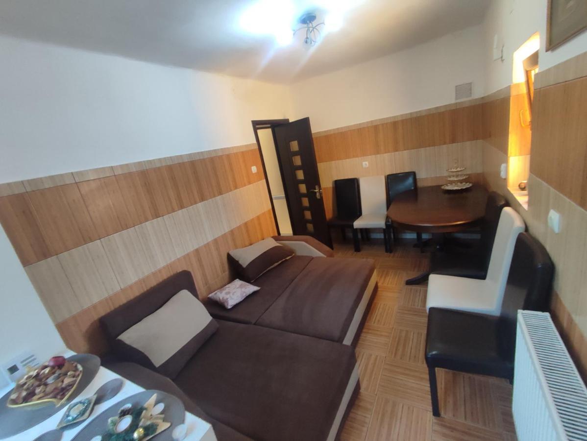 Central House Hotell Curtea de Argeş Eksteriør bilde