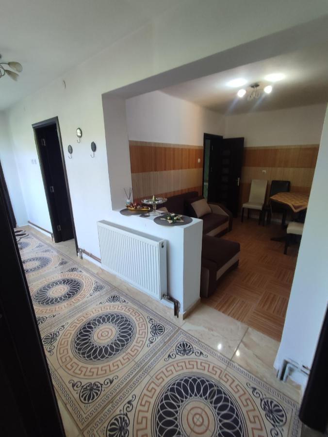 Central House Hotell Curtea de Argeş Eksteriør bilde