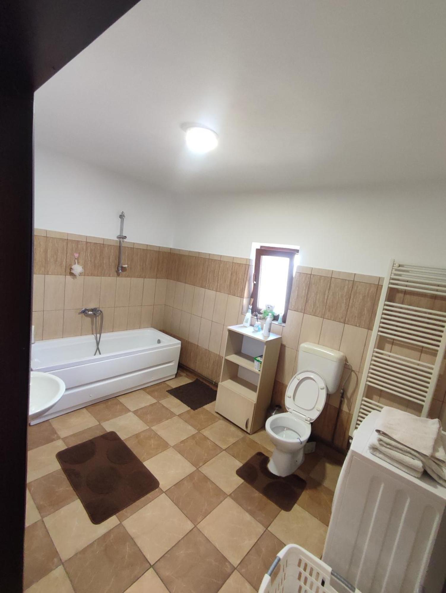 Central House Hotell Curtea de Argeş Eksteriør bilde
